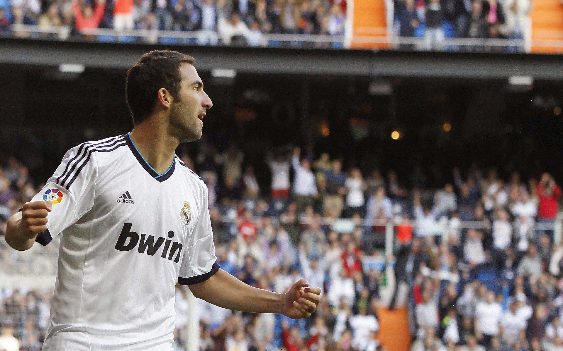 中超楷模的硬核证明,蓉城客场雨战绝平领头羊,亚冠抗日不败铸就六轮坚韧6分